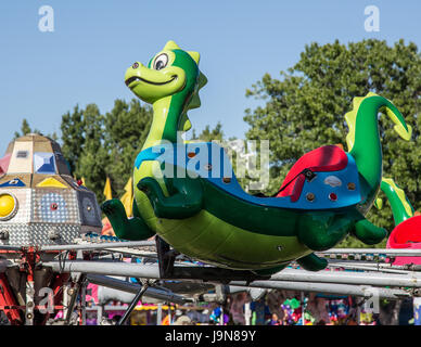 Kinder Fahrgeschäfte auf der Kirmes. Stockfoto