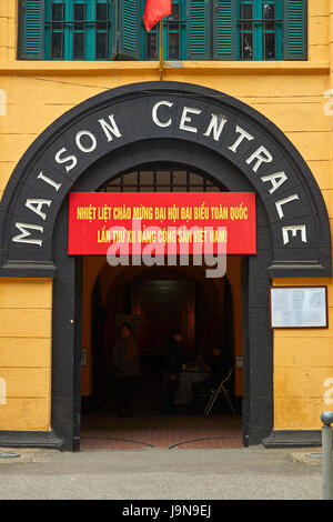 Eingang zum Hoa Lo Gefängnismuseum, (Aka Hanoi Hilton), Hanoi, Vietnam Stockfoto