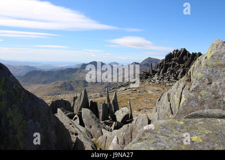 Adam und Eva, die Zwillinge in den Wolken auf Tryfan Stockfoto