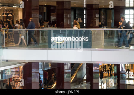 Das Amazon Buch speichern im Time Warner Center am Columbus Circle in New York City Stockfoto