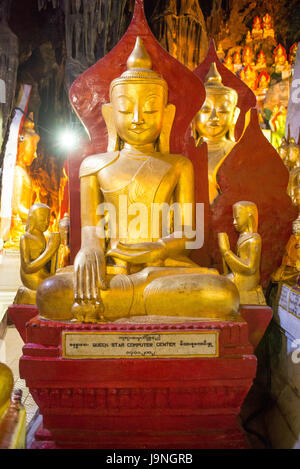 Eine Statue von Buddha in Pindaya Cave, Myanmar. Stockfoto
