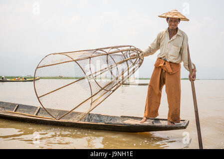 Ein Fischer am Inle-See, Myanmar.