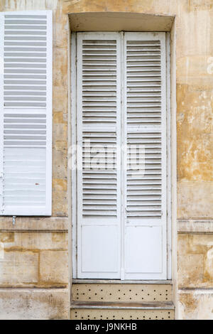 alte Tür gemacht aus Holz, Paris, Frankreich Stockfoto