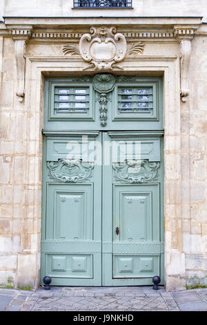 alte Tür gemacht aus Holz, Paris, Frankreich Stockfoto