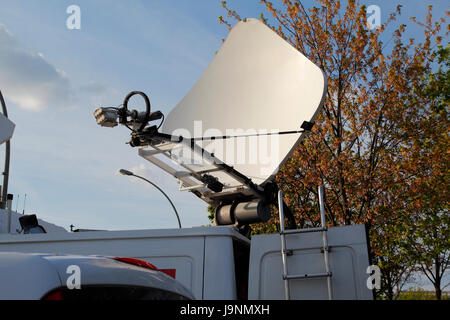 Antenne in einem Fahrzeug für TV-Reporter Stockfoto