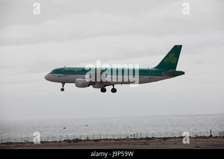 ARECIFE, Spanien - 15. April 2017: AirBus A320 von Aer Lingus am Flughafen Lanzarote Stockfoto