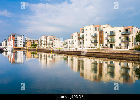 Wohnungen in der Entwicklung von Portishead Quays Marina, North Somerset, England. Stockfoto