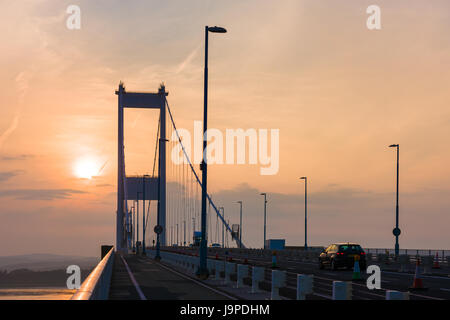 Die Severn Bridge Autobahn M48 Übertrag der Severn Mündung nach Wales in Aust, Gloucestershire, England. Stockfoto