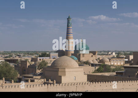 Blick auf die Moscheen und Medressas in der Festung Ichon Qala, Chiwa, Usbekistan, Stockfoto