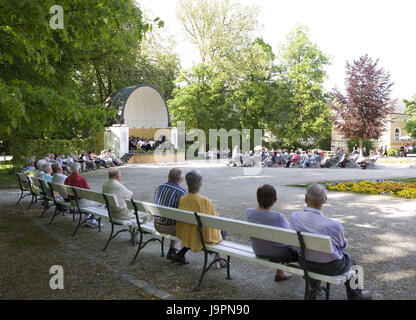 Österreich, Oberösterreich, Bad Sound, Kurpark, Health Resort Konzert, Besucher, Stockfoto