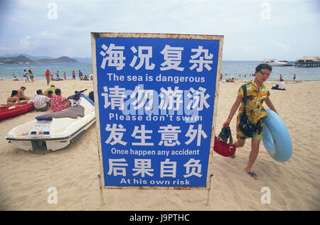 China, Hainan Island, Sanya, Dadonghai Beach Tourist, signieren, Asien, Ostasien, Ziel, Strand, Sandstrand, Person, Urlauber, Urlaub, Ruhe, Strandurlaub, außen, Meer, Badegäste, Tipp, Zeichen, Gefahr, Risiko, Stockfoto