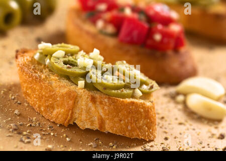Brot, Olivenöl, Knoblauch, vegetarisch, Snack, Brot, Pfeffer, grün, Scheibe, Stockfoto