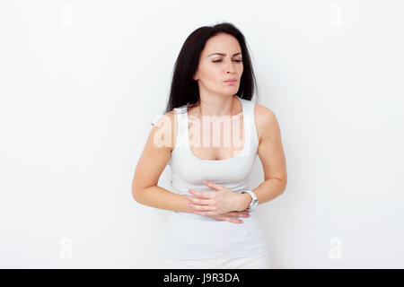 Frau mit Schmerzen hält den schmerzenden Bauch Stockfoto