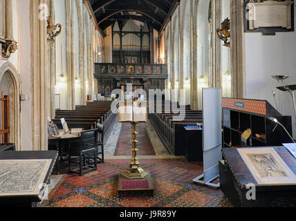 Kirchenschiff von St. John the Baptist Church, Bristol, bekannt als St. John an der Wand, da es oben auf der alten Stadtmauer errichtet wurde Stockfoto