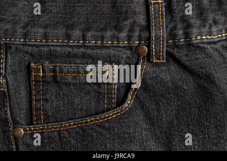 Vordertasche auf dunkle graue Jeanshosen, Nahaufnahme Stockfoto