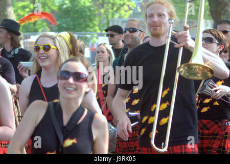 West End Festival Szenen und Menschen, Glasgow-Darsteller Stockfoto