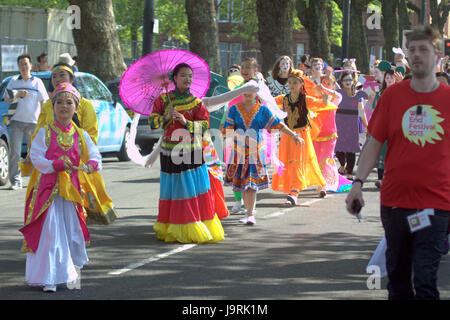 West End Festival Szenen und Menschen, Glasgow-Darsteller Stockfoto