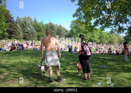 West End Festival Szenen und Menschen, Glasgow-Darsteller Stockfoto