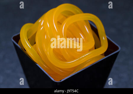 Molekulare Küche Speisen im Buffet Plastikgeschirr Stockfoto