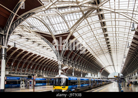 Paddington Station Glasdach nach Restaurierung Projekt, City of Westminster, London, England, Vereinigtes Königreich Stockfoto