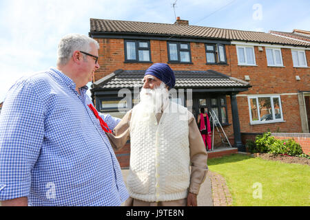 Ian Cooper, Labour-Partei Kandidat für Halesowen und Rowley Regis Wahlkampf Wahlkreis in der Ortschaft. Politische Partei Wahl 2017 MP Stockfoto