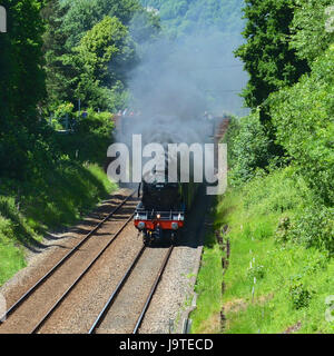 Reigate, Surrey, UK. 3. Juni 2017. Flying Scotsman 60103 Kathedralen Express Dampflokomotive schleppen Salonwagen Geschwindigkeiten durch Reigate, Surrey. 1304hrs Samstag, 3. Juni 2017. Foto © Lindsay Constable / Alamy Live News Stockfoto