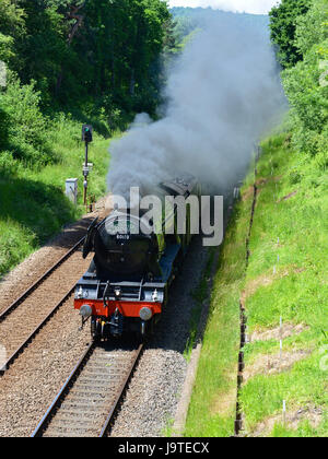 Reigate, Surrey, UK. 3. Juni 2017. Flying Scotsman 60103 Kathedralen Express Dampflokomotive schleppen Salonwagen Geschwindigkeiten durch Reigate, Surrey. 1304hrs Samstag, 3. Juni 2017. Foto © Lindsay Constable / Alamy Live News Stockfoto