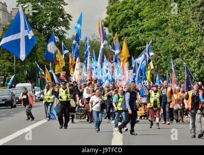 Glasgow, Vereinigtes Königreich. 3. Juni 2017. Schottische Unabhängigkeit März. Schätzungsweise 20.000 Menschen versammelt, um durch Glasgow zur Unterstützung einen Schub für die schottische Unabhängigkeit zu marschieren. Bildnachweis: Douglas Carr/Alamy Live-Nachrichten Stockfoto