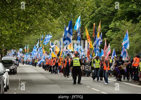 Glasgow, Vereinigtes Königreich. 3. Juni 2017. Schottische Unabhängigkeit März. Schätzungsweise 20.000 Menschen versammelt, um durch Glasgow zur Unterstützung einen Schub für die schottische Unabhängigkeit zu marschieren. Bildnachweis: Douglas Carr/Alamy Live-Nachrichten Stockfoto