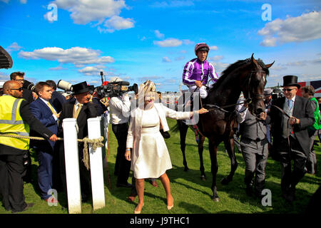 Epsom, Surrey, UK 2. Juni 2017 bei The Derby Day treffen in Epsom Downs Credit: Motofoto/Alamy Live News Stockfoto