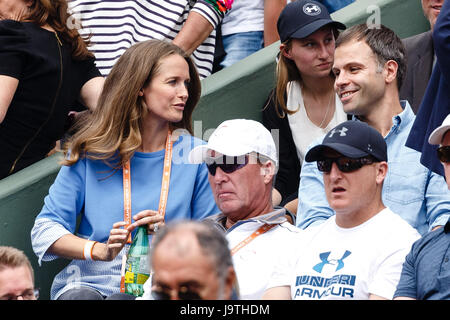 Paris, Frankreich, 3. Juni 2017: Die Ehefrau von Andy Murray, Kim Sears (L)) und Coach Ivand Lendl während Andy Murrays 3. Runde bei den 2017 Tennis French Open in Roland Garros Paris entsprechen. Bildnachweis: Frank Molter/Alamy Live-Nachrichten Stockfoto