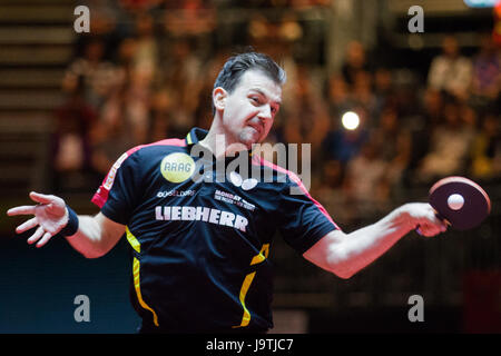 Timo Boll (Deutschland) in Aktion gegen Marcos Freitas (Portugal) während eine Herren Einzel bei den Tischtennis-Weltmeisterschaften in Düsseldorf, 3. Juni 2017. Foto: Rolf Vennenbernd/dpa Stockfoto