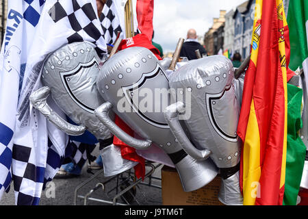 Cardiff, UK. 3. Juni 2017. Fans von Juventus Turin und Real Madrid genießen Sie die Atmosphäre vor der Champions-League-Finale im Millennium Stadium in Cardiff. Bildnachweis: Ian Francis/Alamy Live-Nachrichten Stockfoto