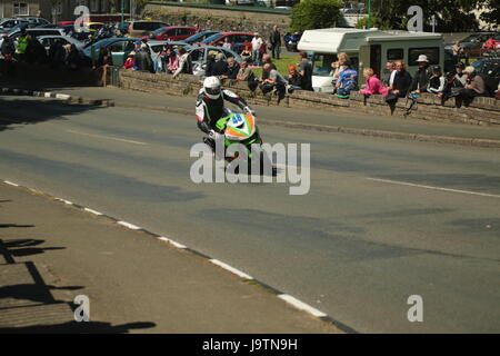 Isle Of Man TT Races, Beiwagen, Supersport/geringes Gewicht/Newcomer (alle Klassen) Qualifying Session und Practice Race. Samstag, 3. Juni 2017. 48 Matthew Rees auf seiner Kawasaki supersport Motorrad des PMR Racing/GT Superbike-Teams. Bildnachweis: Eklektische Kunst und Fotografie/Alamy Live-Nachrichten. Stockfoto