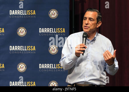 San Juan Capistrano, Kalifornien, USA. 3. Juni 2017. Juni 3, 2017 San Juan Capistrano, California USA  | Darrell Issa spricht auf der Bürgerversammlung im Theater an der San Juan Hills High School. |  Photo Credit: Foto von Charlie Neuman Credit: Charlie Neuman/ZUMA Draht/Alamy Live-Nachrichten Stockfoto