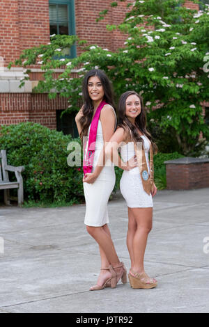 University of Oregon weiblich Hochschulabsolvent Stockfoto
