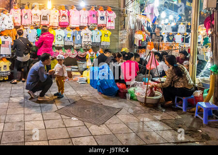 Stadt von Hanoi in Vietnam in der Nacht Stockfoto