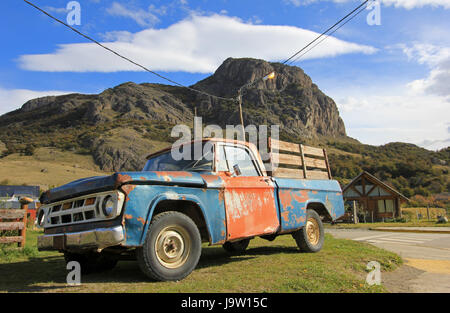 Alte klassische Oldtimer LKW in El Chalten, Argentinien Stockfoto