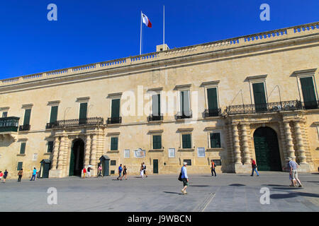 Fassade des Großmeisters Palastgebäude, Saint George Square, Valletta, Malta Stockfoto