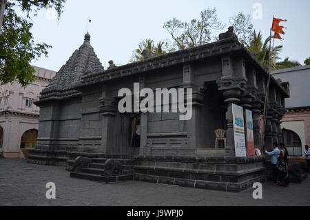 Lord Shiva-Tempel an Kaneri Mathematik, Kolhapur, Maharashtra. 7. Jahrhundert Stockfoto