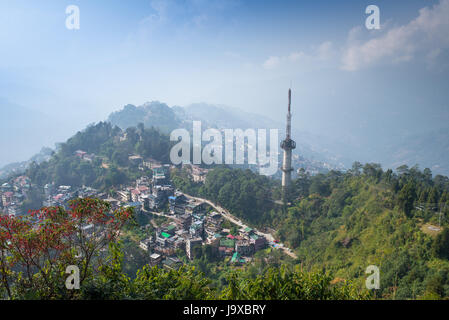 Vogelperspektive von Gangtok Innenstadt von Ganesh Tok, Sikkim, Indien Stockfoto