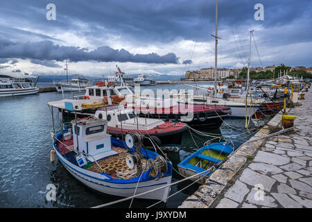 Der alte Hafen von Korfu in Korfu-Stadt Stockfoto