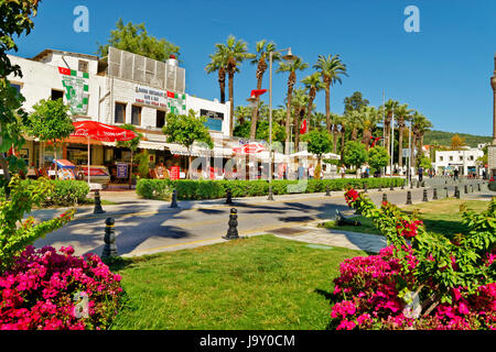 Bodrum Stadtzentrum im Westen Bucht und Yachthafen, Provinz Mugla, Türkei. Stockfoto