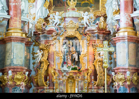 Steingaden, Deutschland - 5. Juni 2016: Altar mit Jesus. Innere der Wallfahrt Kirche von Wies. Es ist eine ovale Rokoko Kirche, entwickelt in den späten 1740 s b Stockfoto