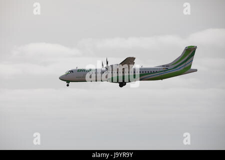 ARECIFE, Spanien - 15. April 2017: ATR 72 der Binter, landet auf dem Flughafen Lanzarote Stockfoto