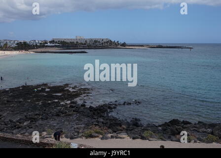 Playa Las Cucharas, Costa Teguise, Lanzarote, Spanien Stockfoto