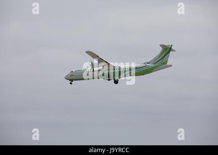 ARECIFE, Spanien - 15. April 2017: ATR 72 der Binter, landet auf dem Flughafen Lanzarote Stockfoto