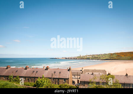 Die Aussicht vom Banff Schlosspark Blick über Banff Bay in Richtung Macduff, Aberdeenshire, Schottland Stockfoto