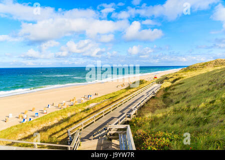 Küstenweg entlang Wenningstedt Strand im frühen Morgenlicht auf der Insel Sylt, Nordsee, Deutschland Stockfoto