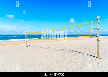 Volleyballnetz am Sandstrand in der Nähe von Kampen Dorf auf der Insel Sylt, Nordsee, Deutschland Stockfoto